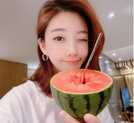 邀请他人吃瓜,邀请好友共享美味与欢乐