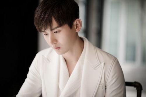 成毅吃瓜超快,一秒掌握娱乐圈动态