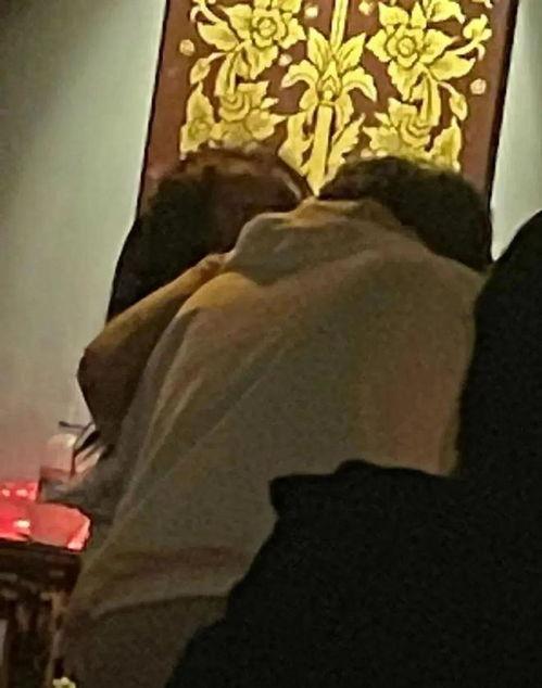 吃瓜酒吧现场视频,吃瓜酒吧狂欢夜，精彩瞬间一网打尽