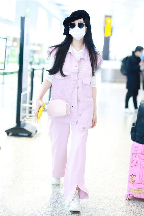 机场吃瓜少女,吃瓜少女的奇妙际遇