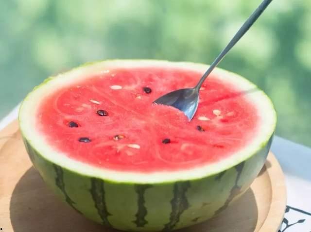 吃瓜最开心的时候,揭秘吃瓜最开心的瞬间