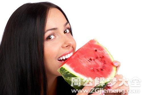 梦见进瓜地吃瓜是啥意思,瓜地吃瓜预示着什么？