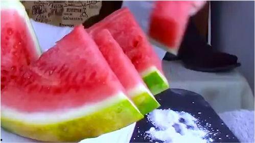 吃瓜为啥要撒盐,传统习俗背后的科学原理