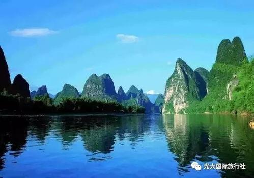 漓江吃瓜群众拍照,捕捉夏日悠闲时光