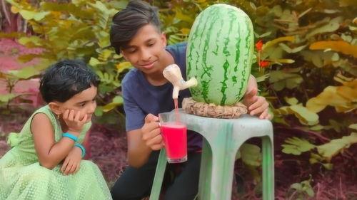 饮水机吃瓜,揭秘日常生活中的小确幸