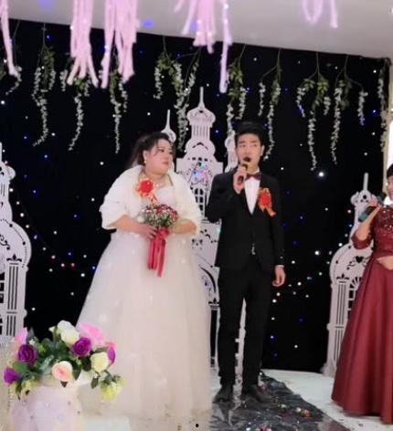 结婚吃瓜新郎,揭秘结婚吃瓜新郎的尴尬瞬间