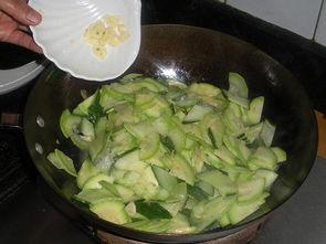 西葫芦瓜咋做菜吃,家常美味新主张