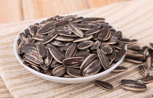 梦见摘瓜吃瓜子,摘瓜吃瓜子，探寻瓜子的神秘寓意