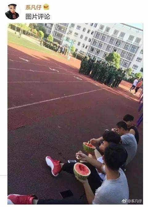 吃瓜跪地小黄人,从吃瓜到跪地，揭秘网络红人的心酸历程