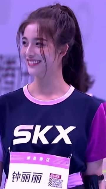 新疆吃瓜女孩是谁,揭秘网络红人的崛起之路