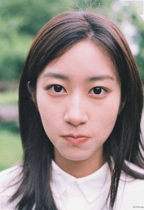 新疆吃瓜女孩是谁,揭秘网络红人的崛起之路